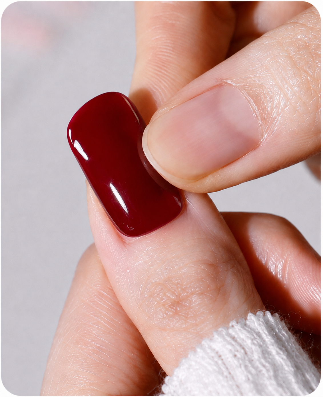 Applying a Glowee semi-cured gel nail strip